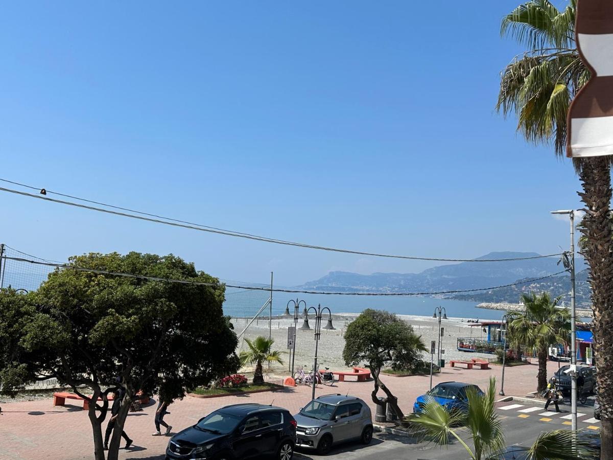 Appartamento Aria Del Mare Βεντιμίλια Εξωτερικό φωτογραφία